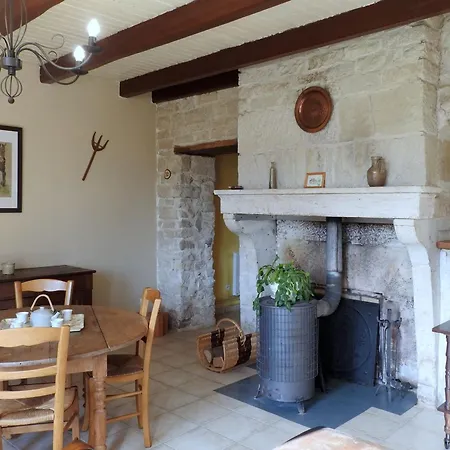Maison Authentique Avec Jardin Clos Et Parking Prive A - Fr-1-611-59 * Pont-la-Ville